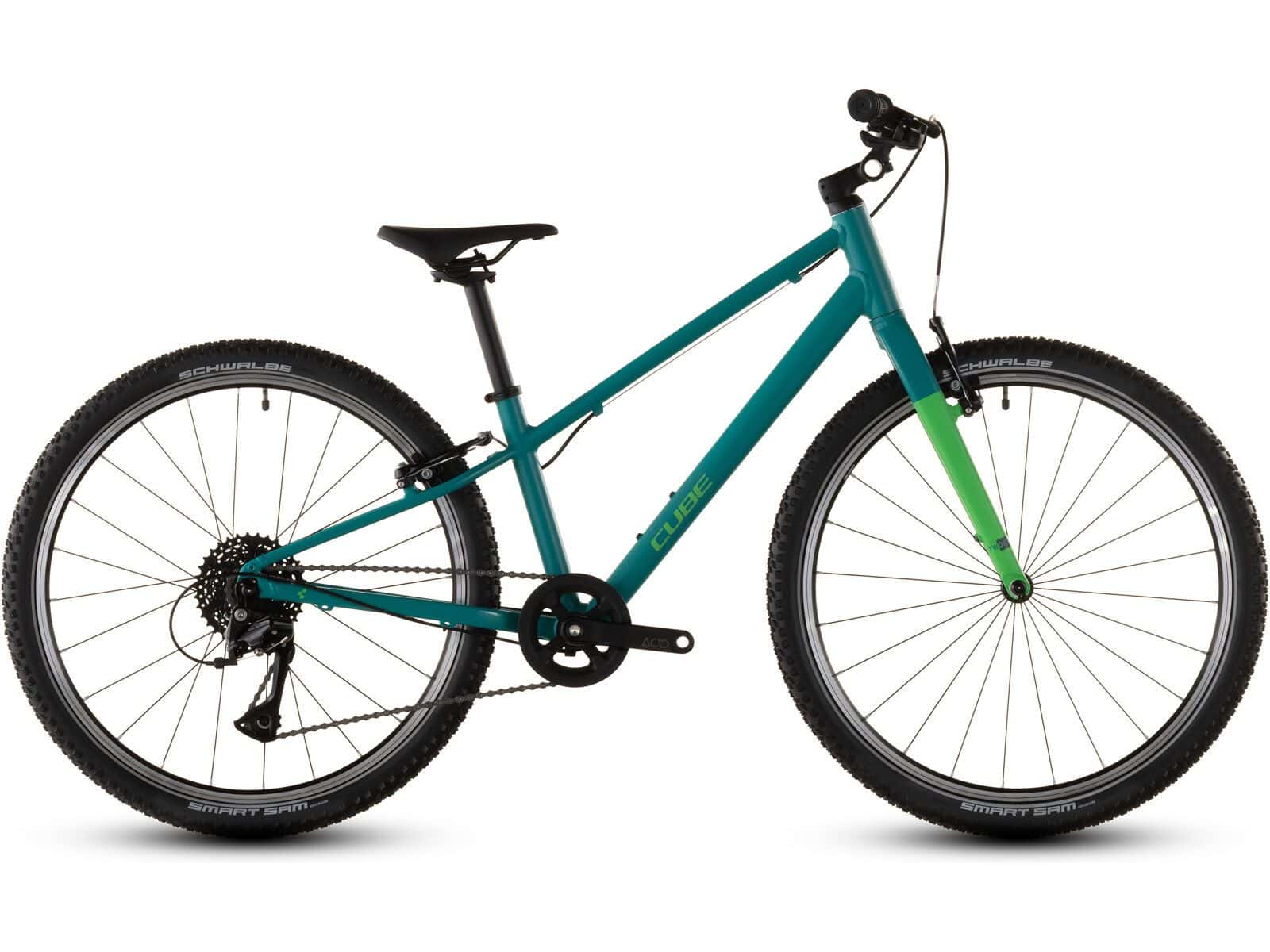 Cube Fahrrad mit grüner und blauer Rahmen für Mountainbiking.